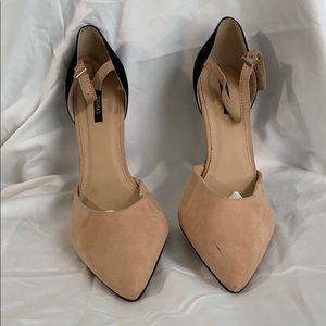 🌈 Nude and Black High Heels with Pointed Toe
